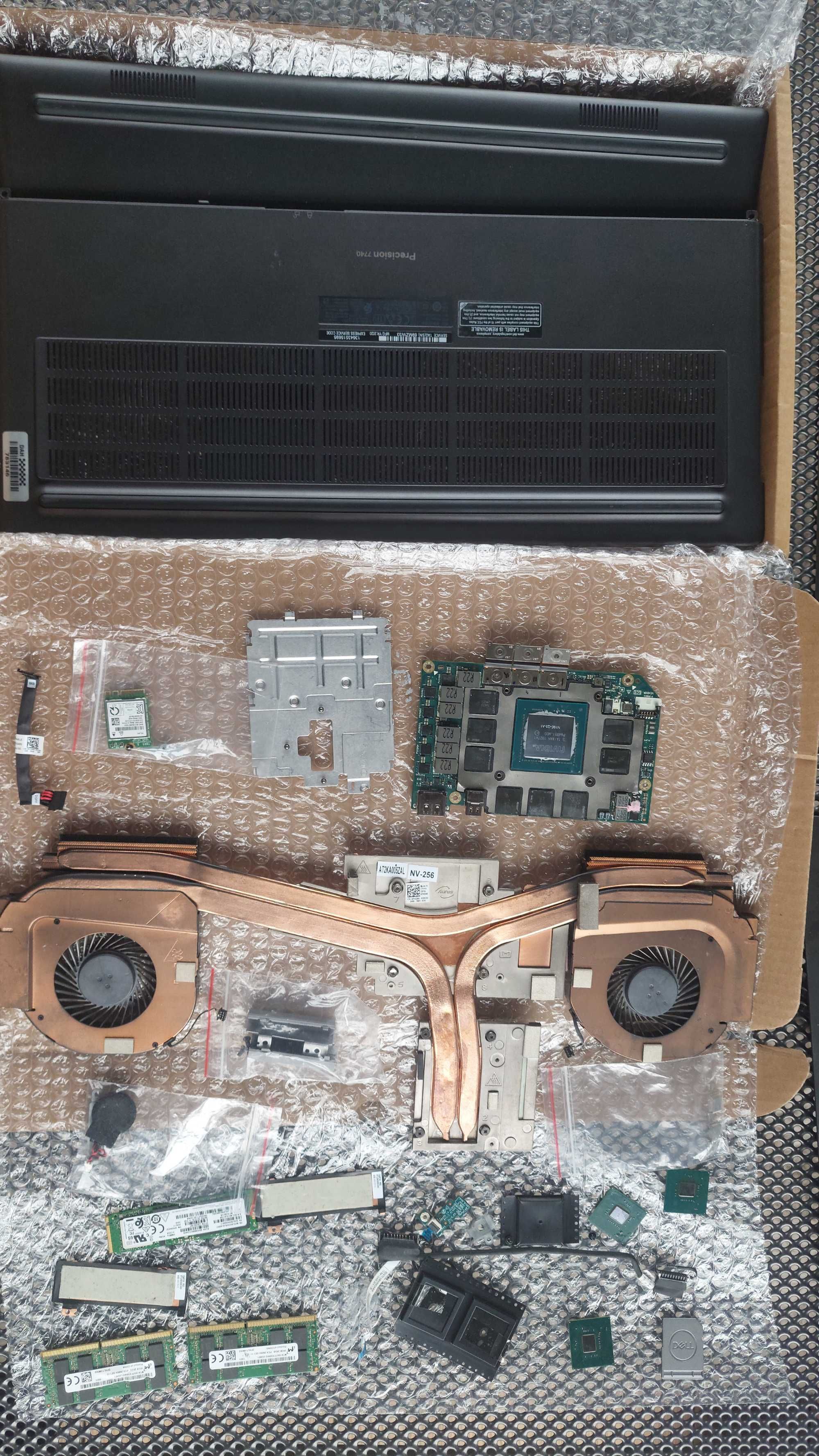 Dell 7740 i9 9880 rtx 4000 17'' 16gb 512 nvme всичко работи без дъното