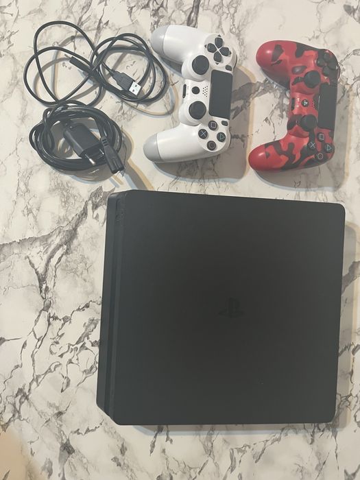 PS4 Slim 500GB + 2 оригинални джойстика + 9 игри – Отлично състояние