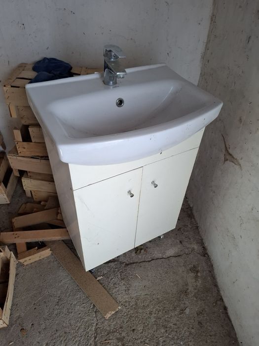 Vas toaleta cu bazin/chiuveta cu baterie si mască