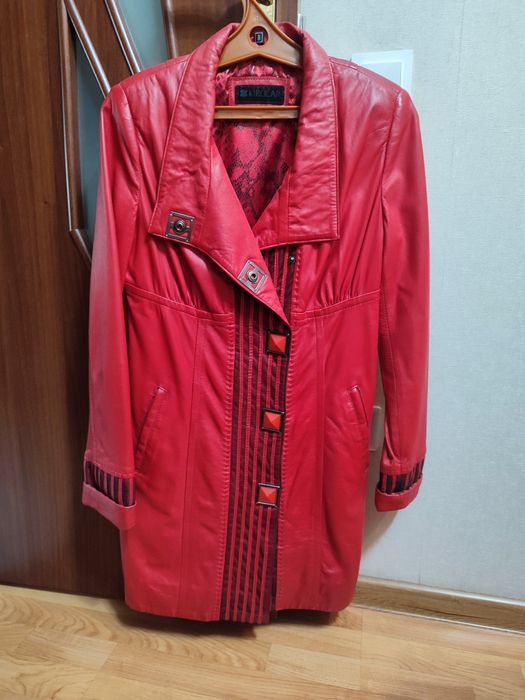 Плащ кожаный в отличном состоянии