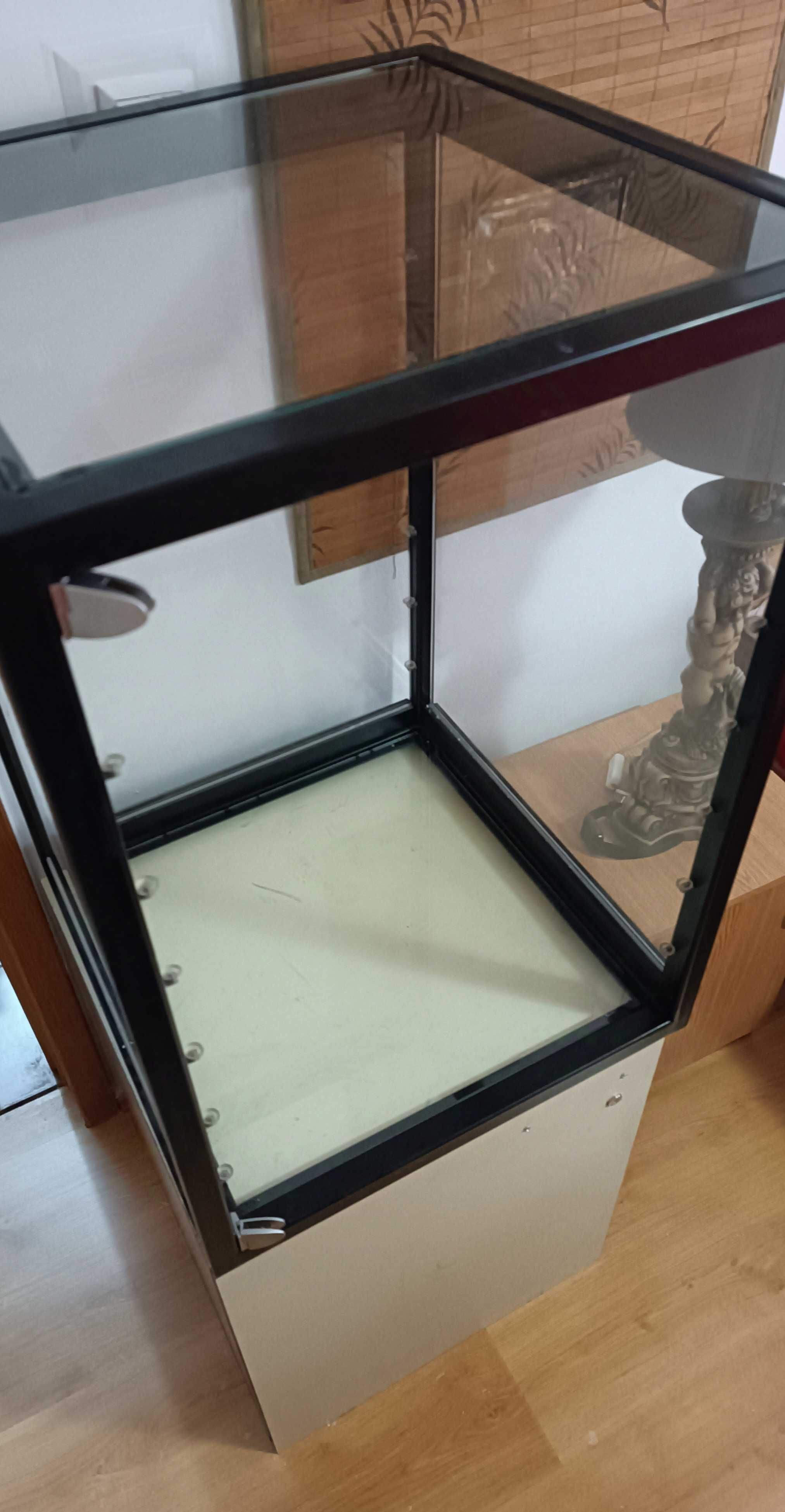 Vitrina țeavă rectangulara și geam