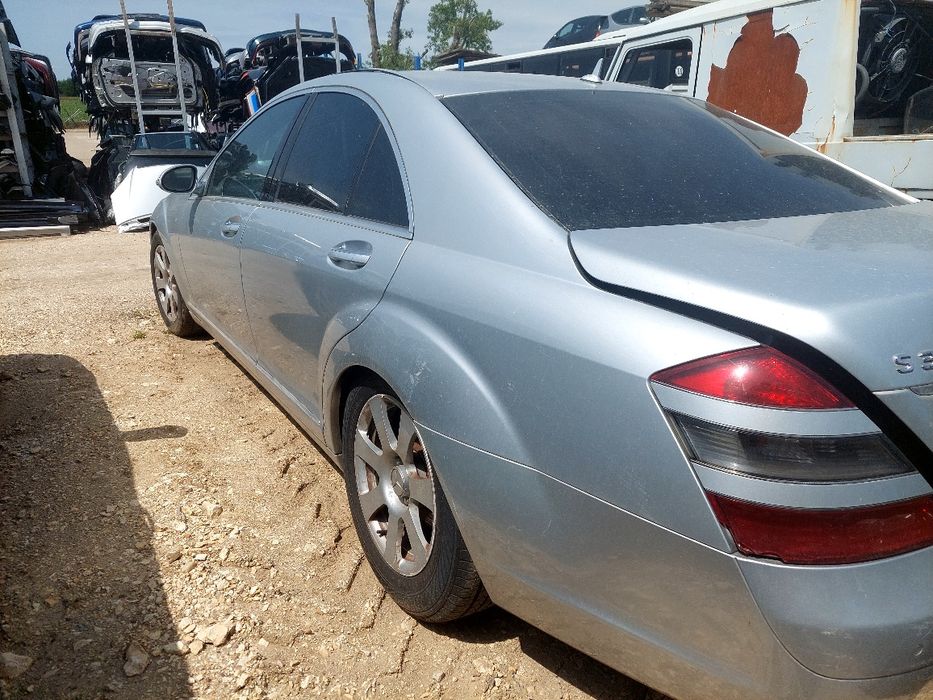 На части W221 Mercedes S320