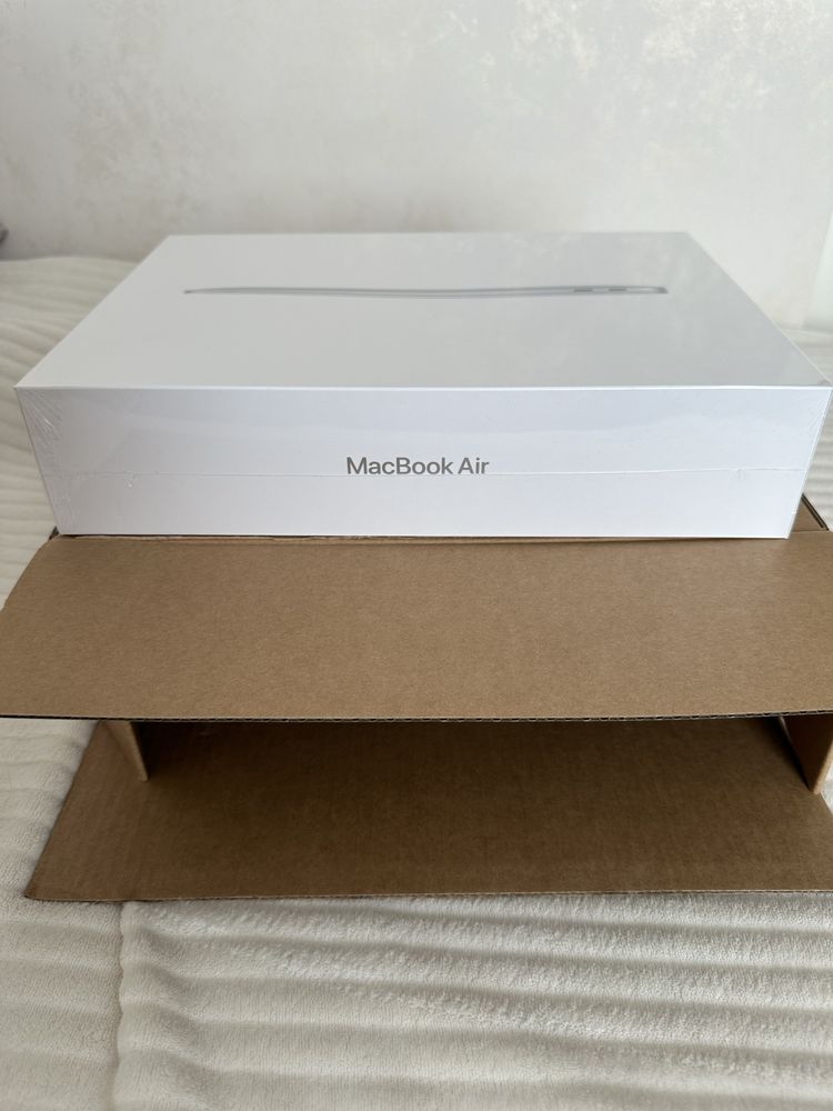 MacBook Air 13" Apple M1 , 8 ГБ, 256 ГБ, Серебристый