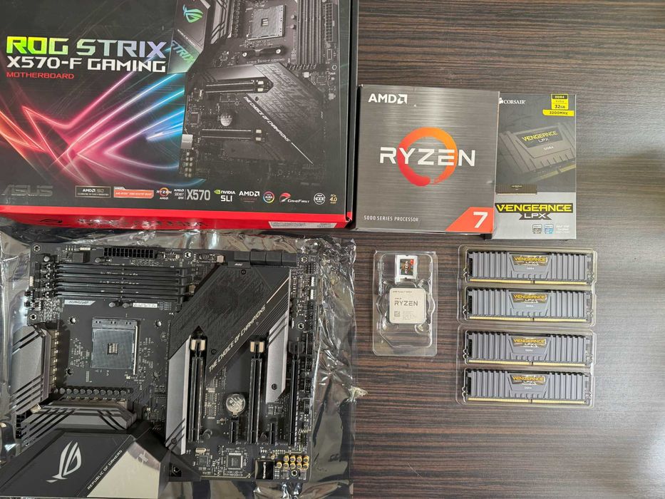 RAM: Corsair Vengeance LPX 32GB DDR4 3200MHz CL16 Quad - ca nou, cutie