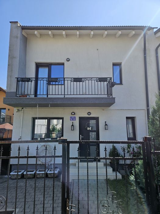 Vând casa tip duplex cartierul Arhitectilor