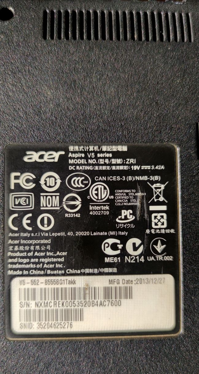 Dezmembrez laptop Acer V5-552 model ZRI