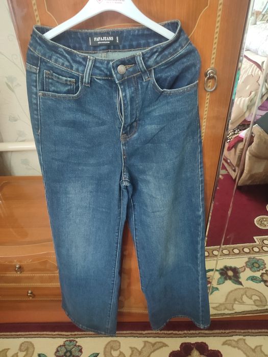 Джинсы с высокой посадкой , клёш