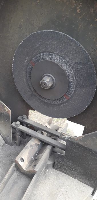 Vand utilaj debitat cu disc abraziv