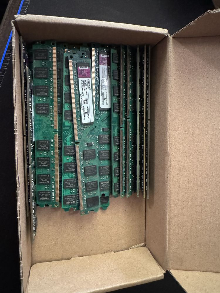 Продам оперативную память ddr 2 20штук по 2гига