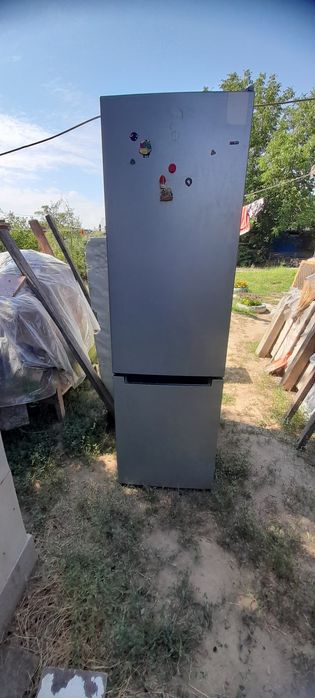 Холодильник "Индезит" бу