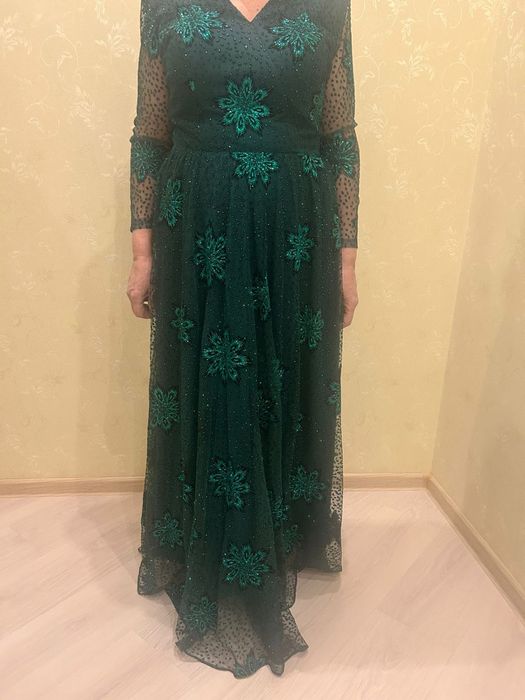 Богатое вечернее платье