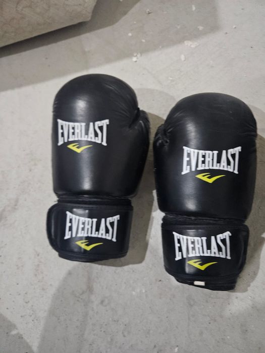 Перчатки и шлэм для бокса эспандэр НА 35кг в подарок