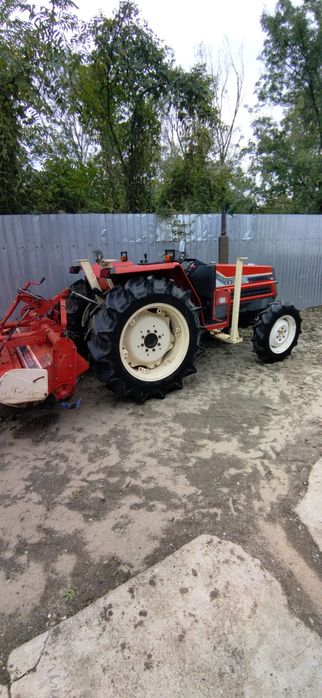 Vând tractor yanmar