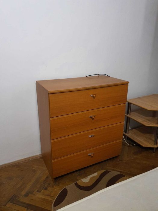 Vand comoda plus 2 noptiere.