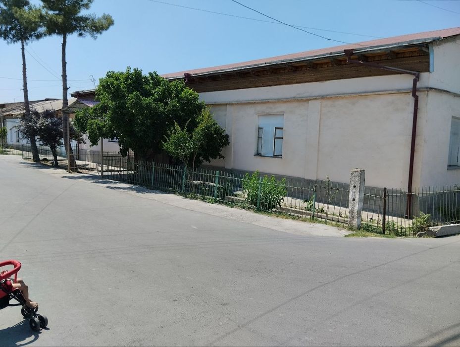 Yashnabod tumani hovli uy sotiladi 4.9 sotix masjid yonida