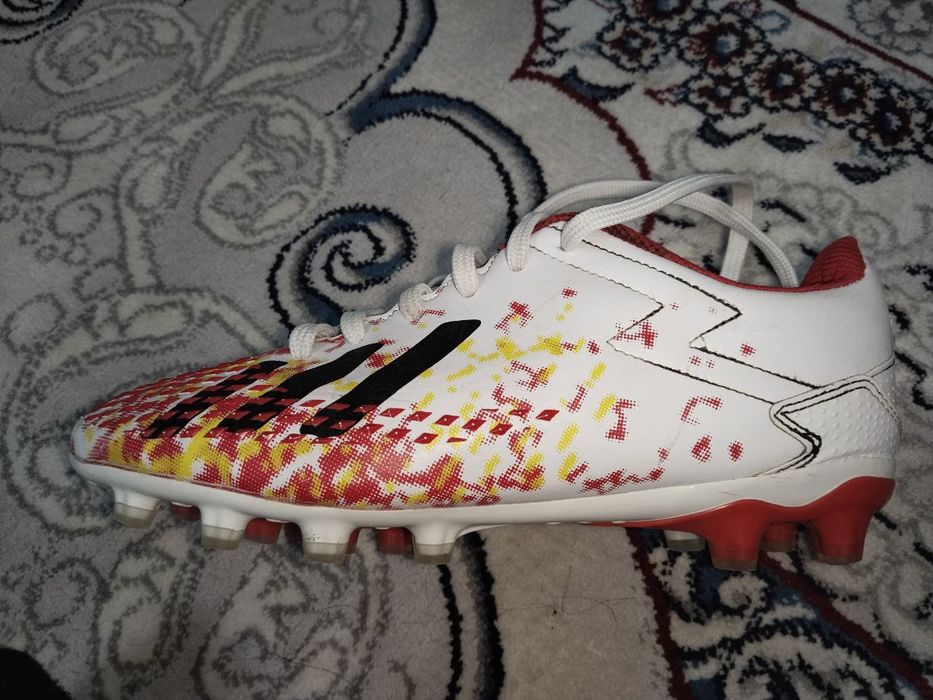 Бутсы сотилади " Adidas Predator XS "