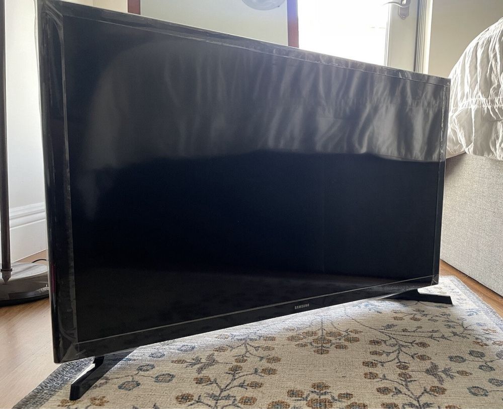 Продаю тв Samsung 33