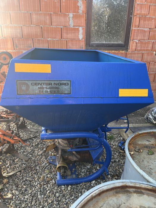 Vând mașina de împrăștiat