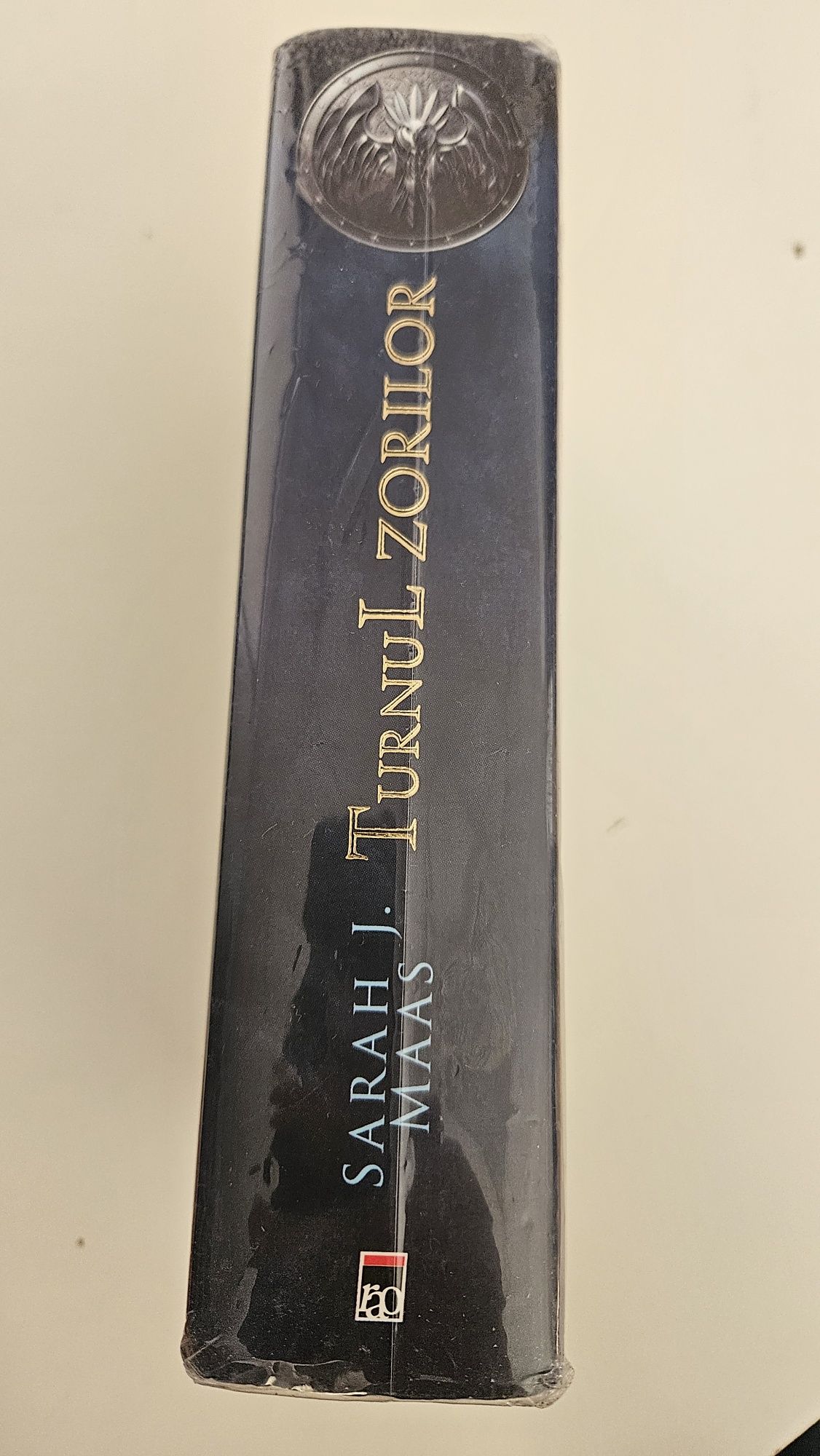 Turnul zorilor, volumul VI din seria Tronul de clestar, Sarah J. Maas