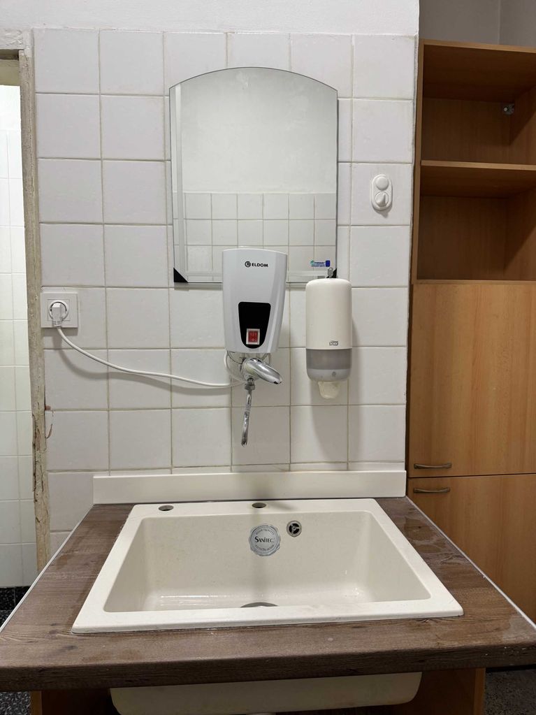 Дава се под наем Магазин в Пловдив, Централна гара - 83 кв.м за 561 € - Снимка #6