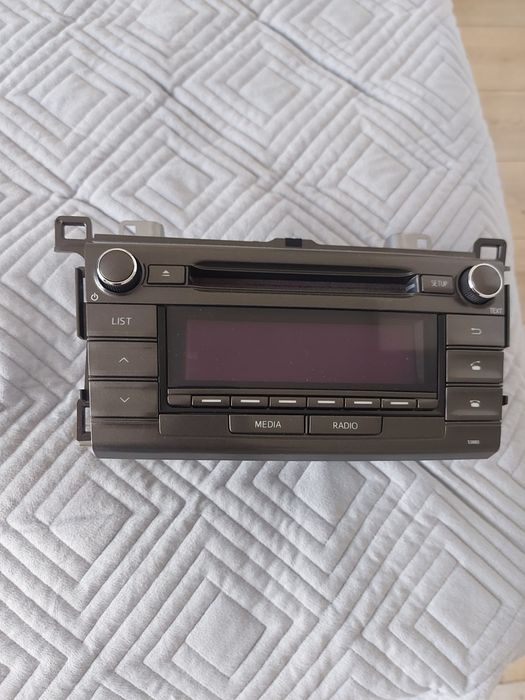 Продам магнитолу на тойоту  Раф 4