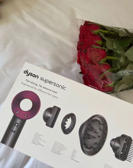Продам DYSON в цвете Фуксия Стайлер Фен с магнитными насадками Новый