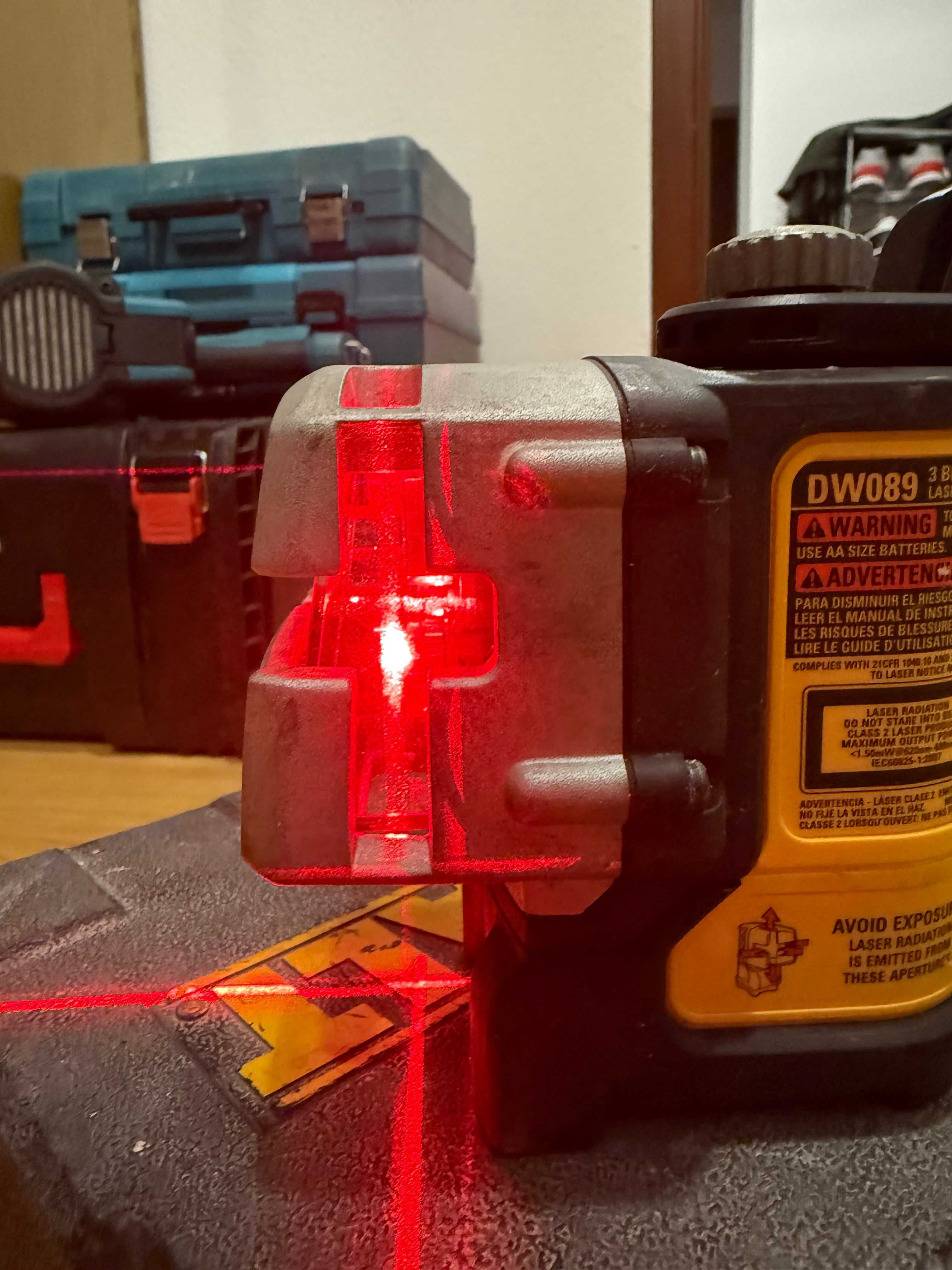 Лазерен Нивелир Dewalt DW089