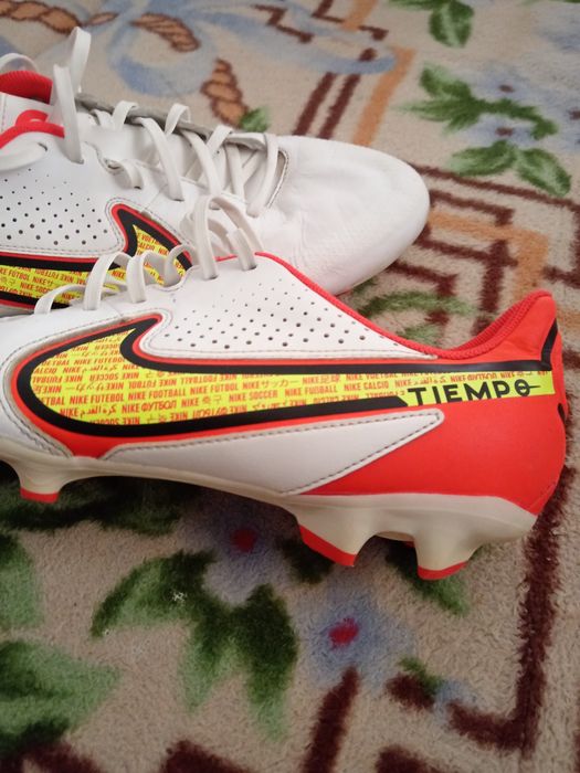 Ghete fotbal Nike Tiempo