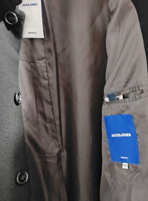 Vând palton bărbați, mare, larg