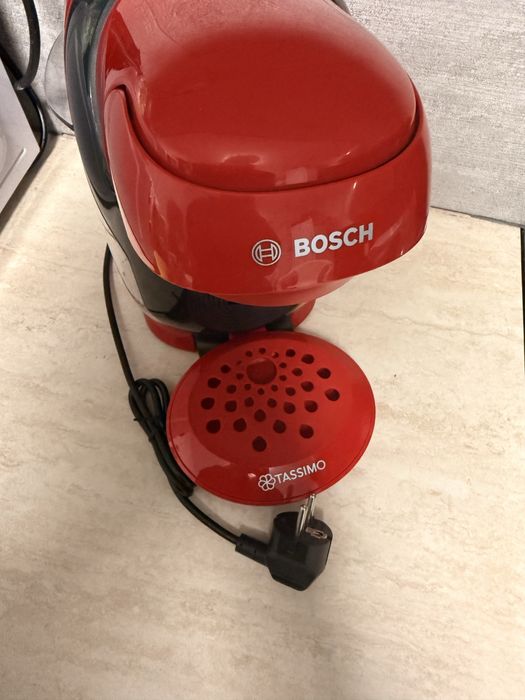 Чисто нова кафемашина Bosch Tassimo – червена (никога не е ползвана)