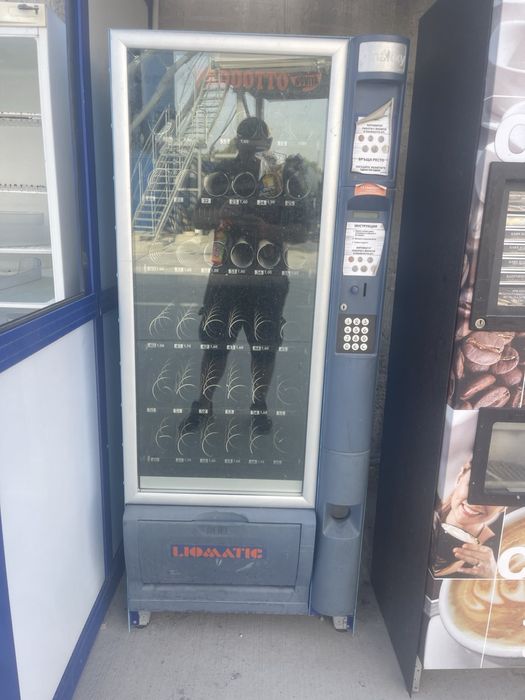 Продавам вендинг машина и кафемашина