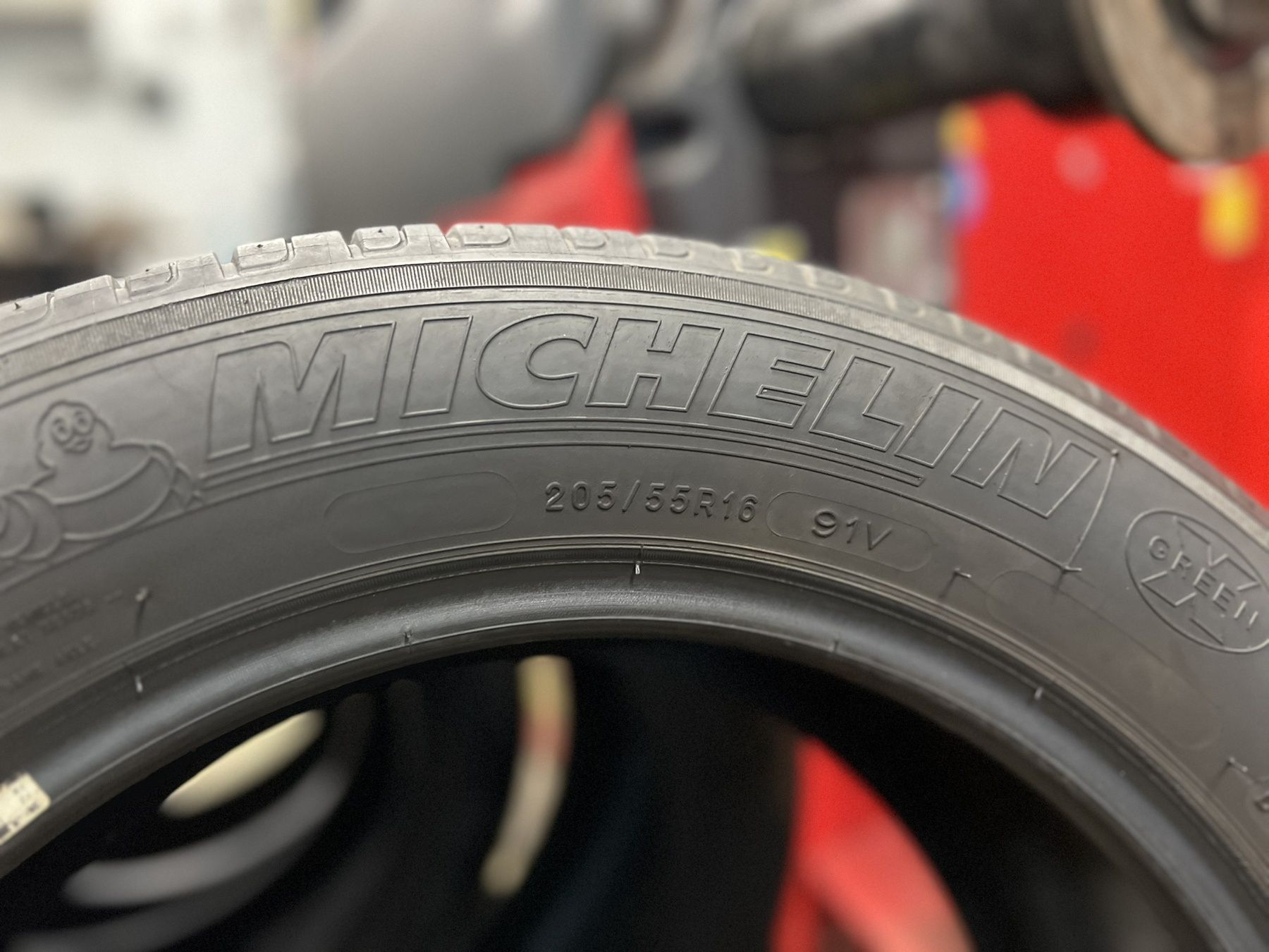 Летни гуми 205/55 R16  2бр.Michelin и 2бр. Firestone.