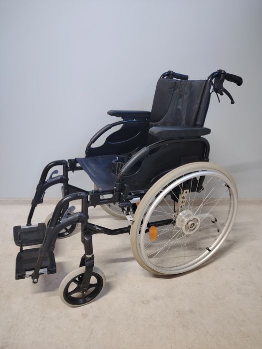 Carucior cu rotile/Fotoliu rulant  pentru persoane cu handicap.043