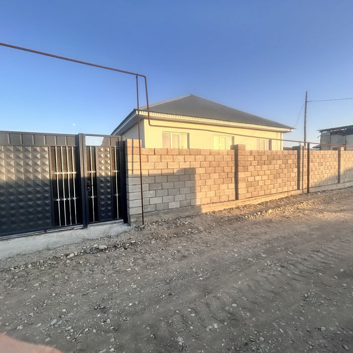 Продаеться 5 комнатный дом 15*11 размер 10 соток район ровный Массив к