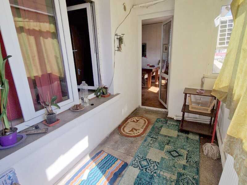 Piata Romana Povernei 2 camere 75 mp
