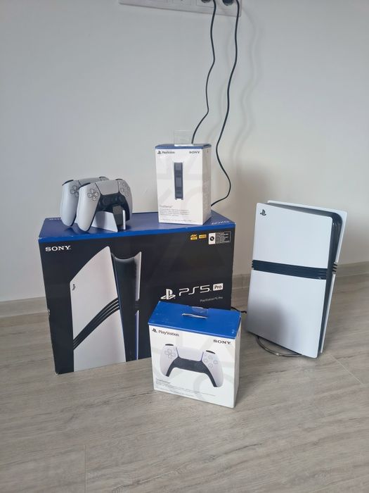 Playstation 5 PRO ca nou | 2 controllere + charging station + stand