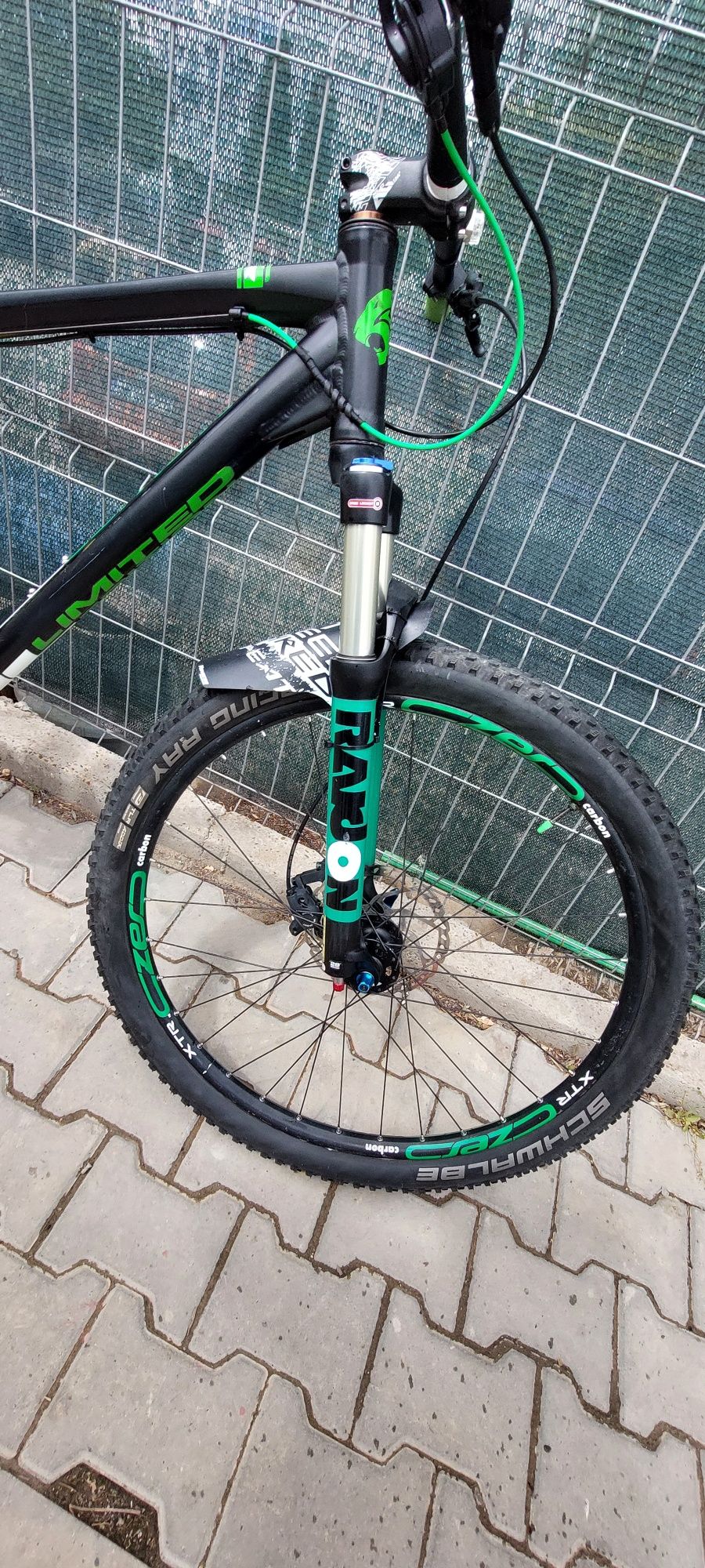 Vând bicicletă hardtail custom made