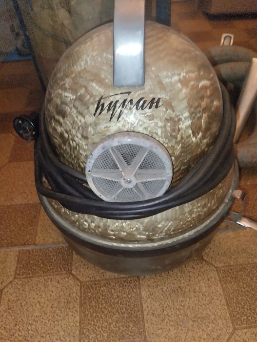 Пылесос винтажный СССР "Буран" 1967