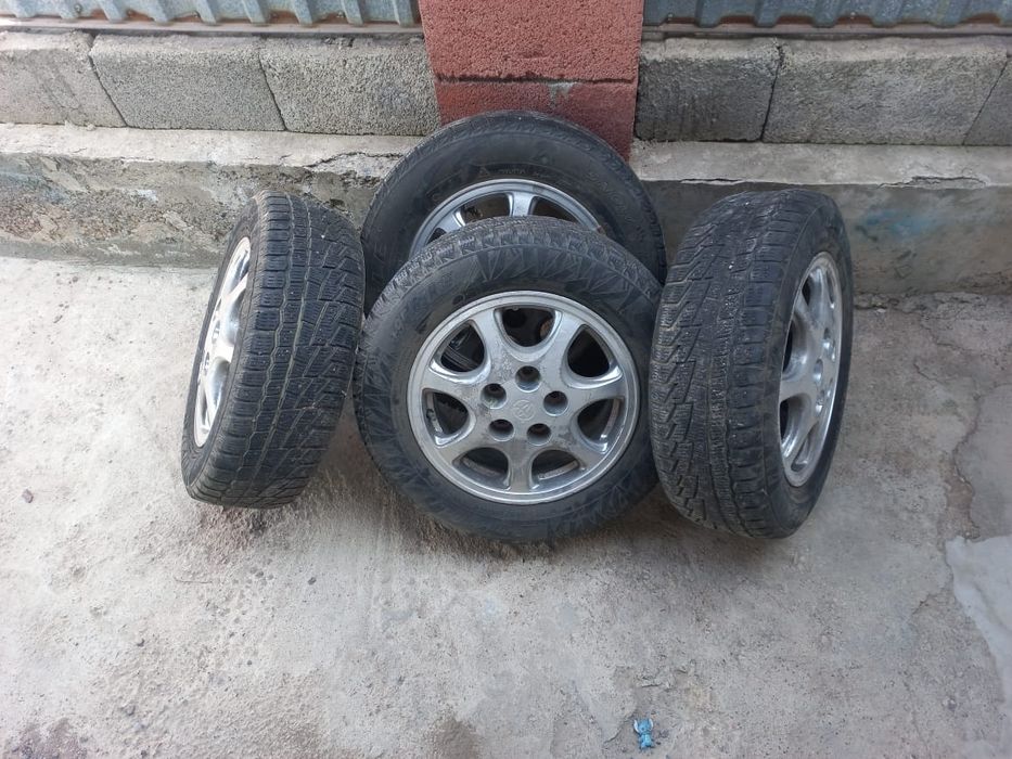 Продам зимнюю резину 195/65/R15