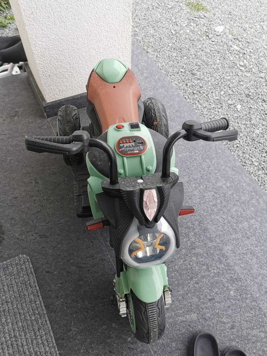 Tricicleta Electrica Copii, 2 Motoare, Bluetooth, Lumini si Sunete