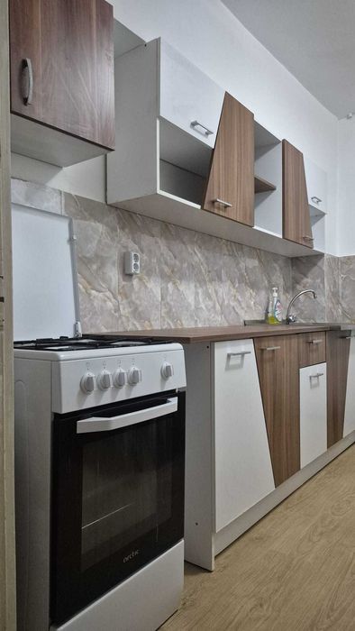 Apartament 2 camere de închiriat.