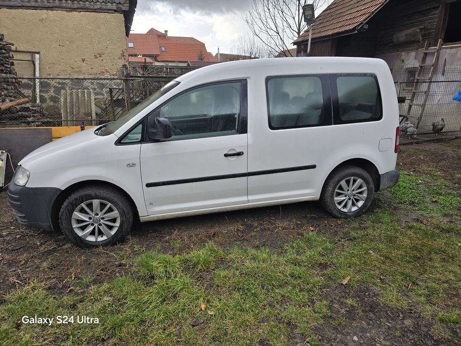 VW Caddy cu 7 locuri