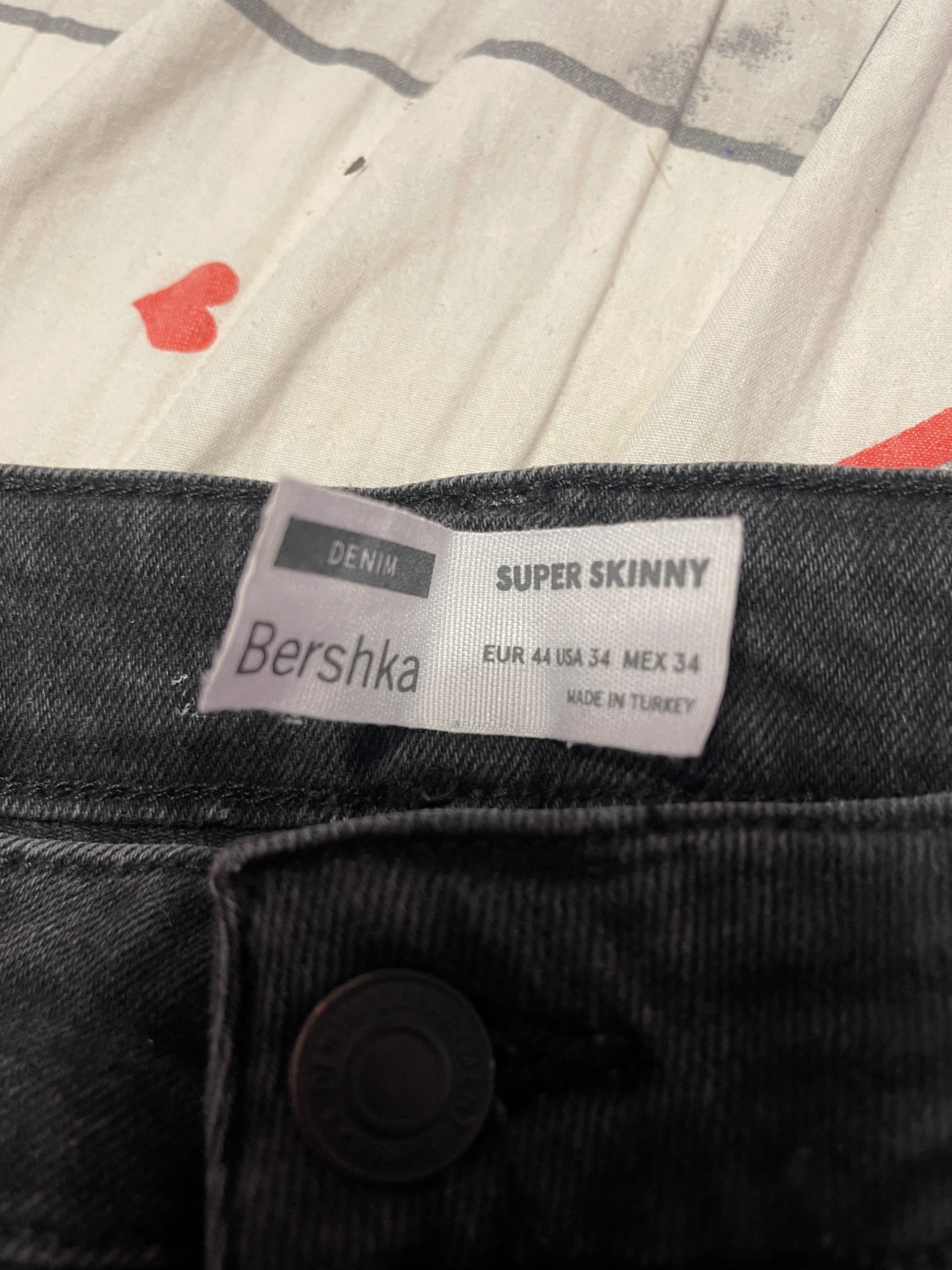 Дънки мъжки 44eur Bershka нови