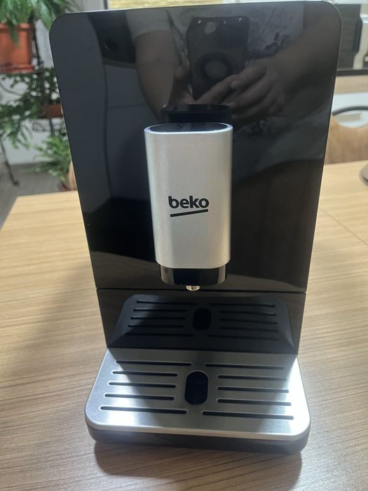 Vand espressor automat cu boabe slim negru argintiu