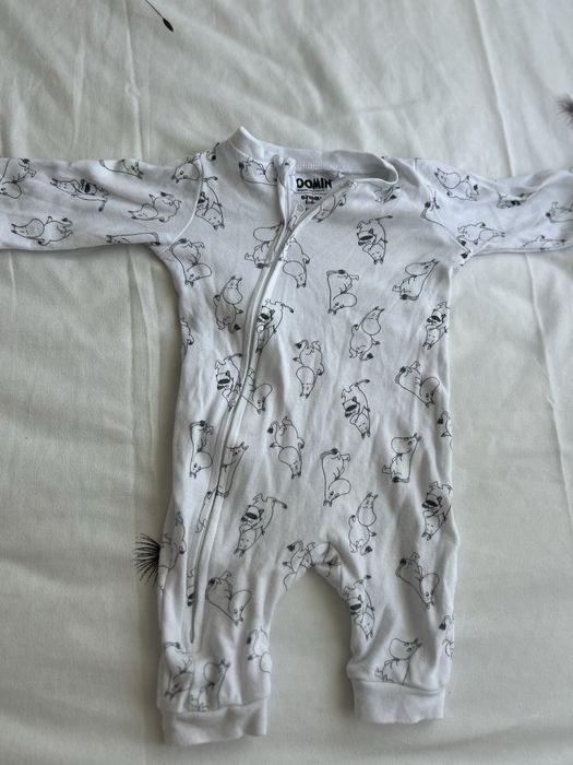 Vand 4 body intregi pentru bebelusi 1 luna