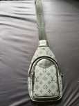 vand borseta louis vuitton