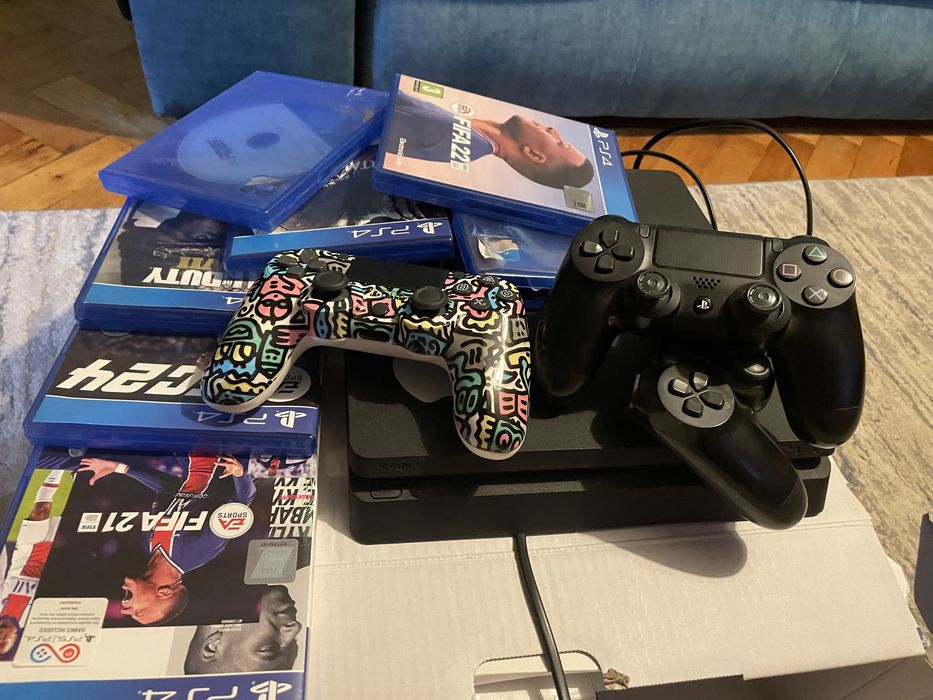 Play station 4,3 manete ,7 jocuri!