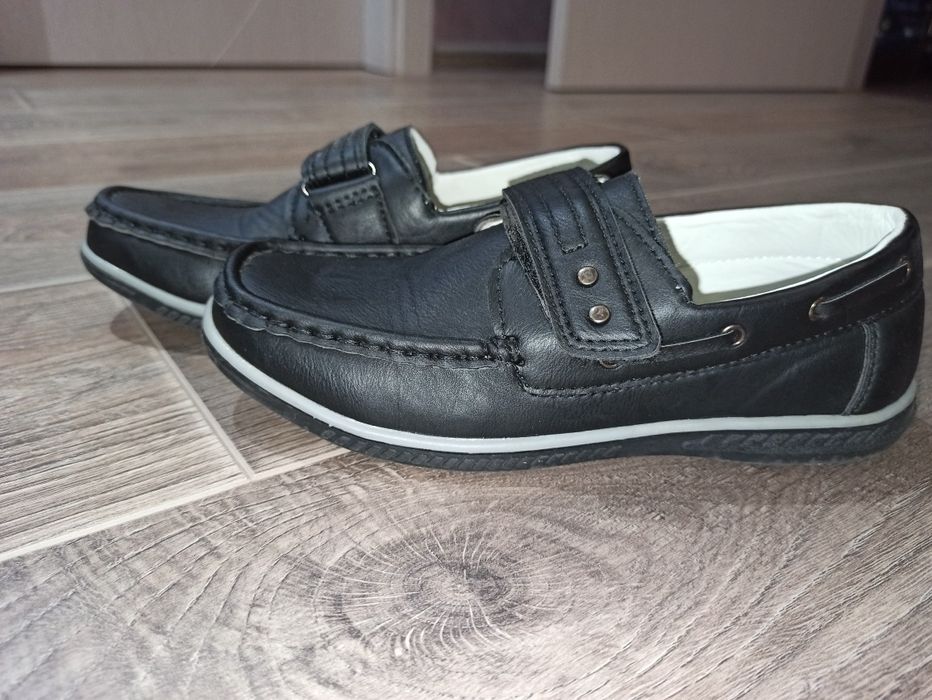 Обувки, мокасини