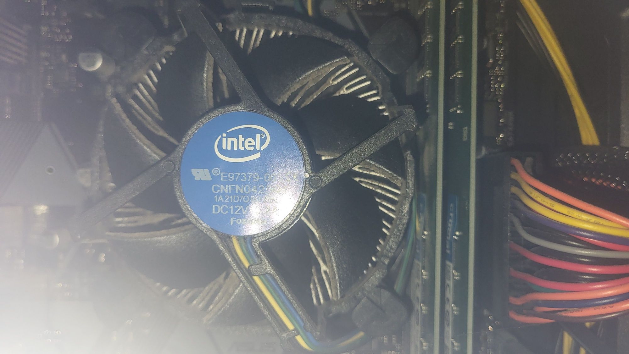 Vând pc gaming dar bun și pentru multitasking cu tot cu monitor