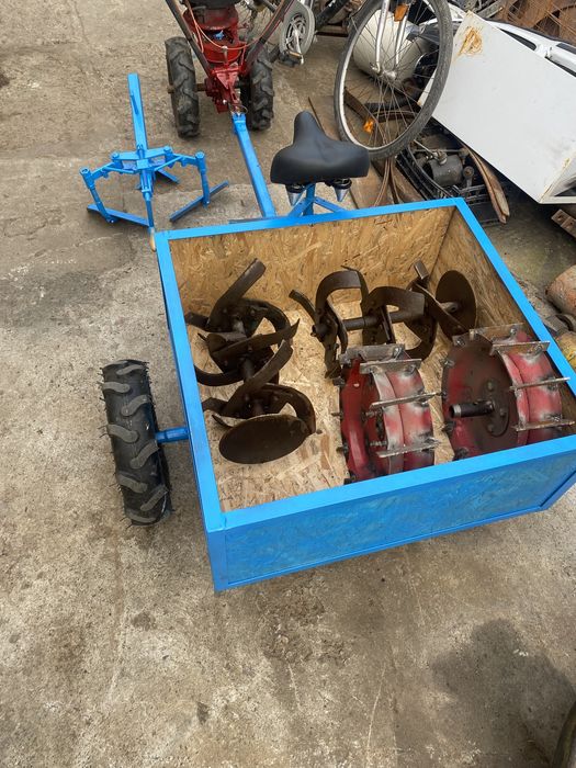 Motocultor cu freza si prasitoare porumb